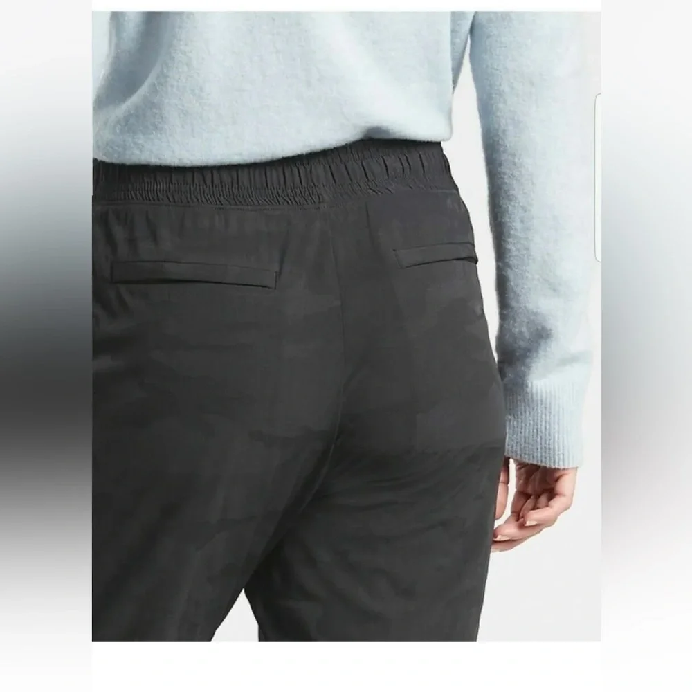 Athleta Black Lined Brooklyn Textured Camo Jogger Travel Pant #631615. Size 8 - Picture 4 of 8